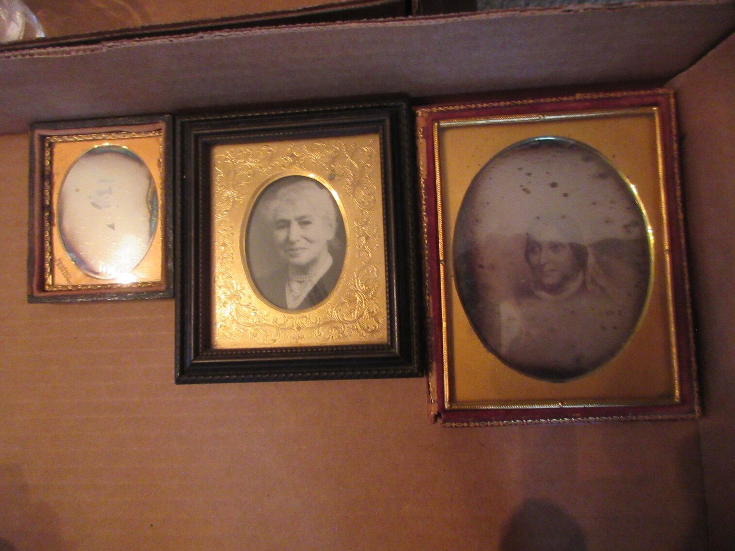 Image for Morgantown, WV – Moving Auction: Modern & Antique Furniture, China, Glassware, Garage Items, and more!