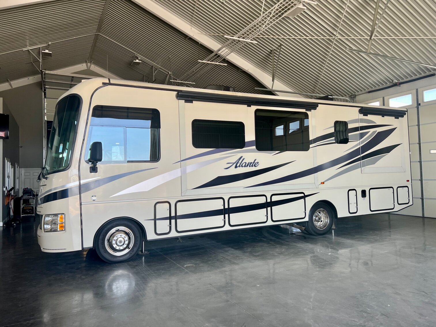 Image for Absolute Online Only 2016 31V Jayco Alante Motor Home