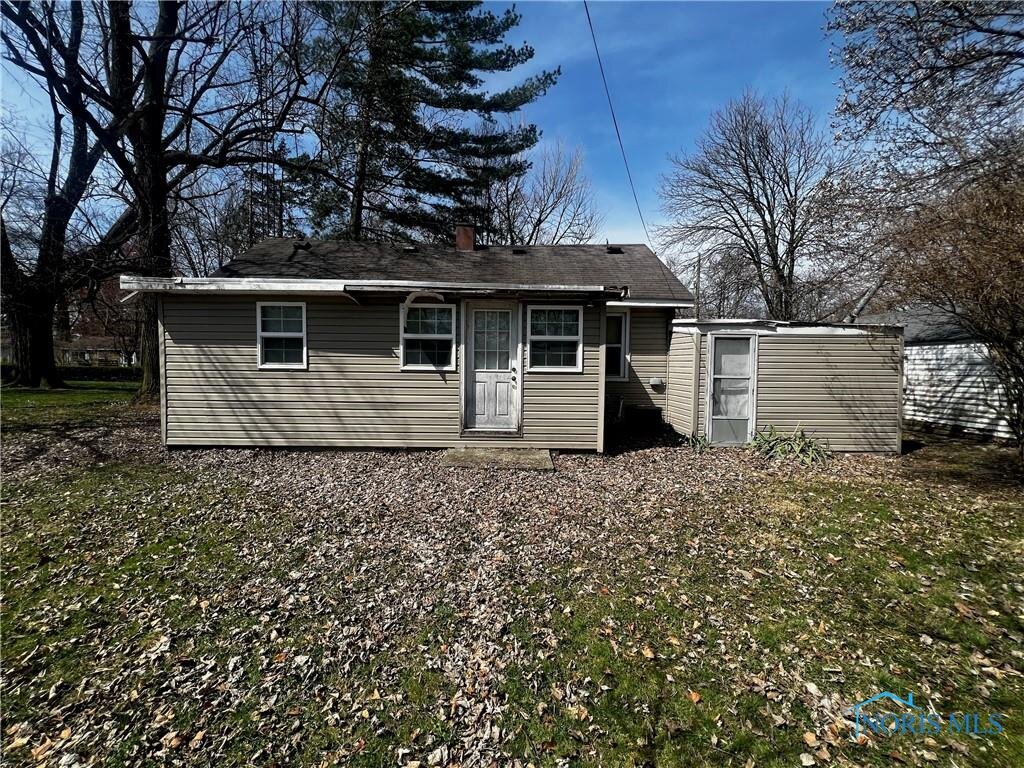 MINIMUM BID AUCTION 10,000! 820 Sawyer Rd