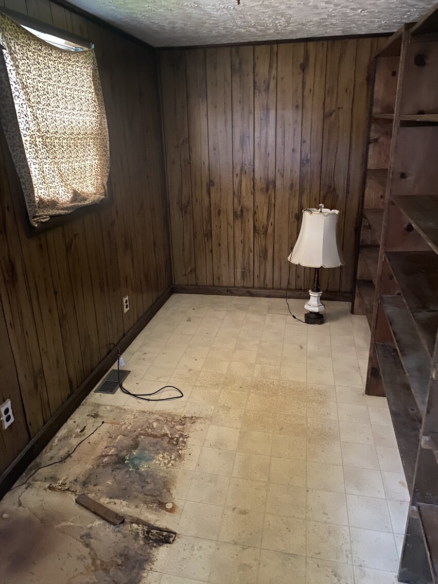 Image for SOLD $40,700 - 3 Bedroom House and Mobile Home Selling to the Highest Bidder