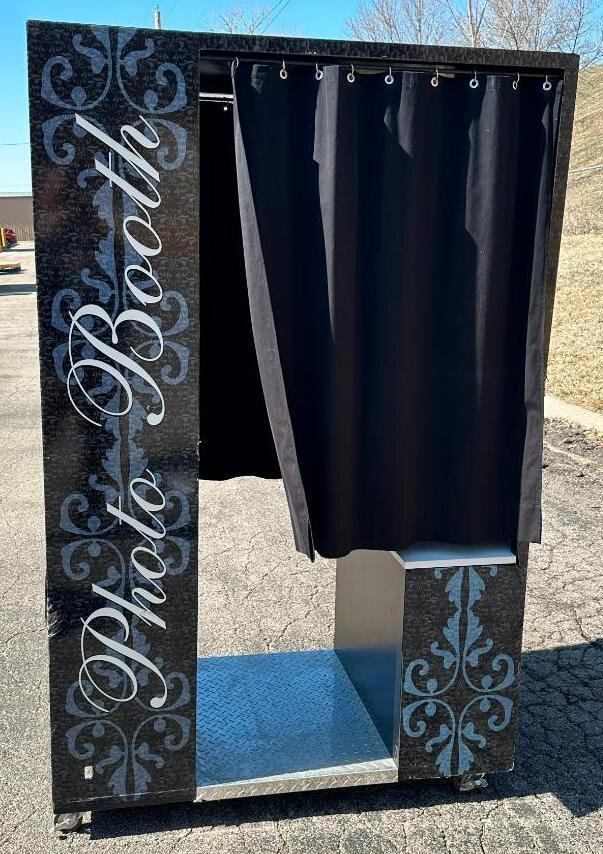 Image for Photo Booths, Oil Painting, DVD Rental Machines, Dictaphone 4000