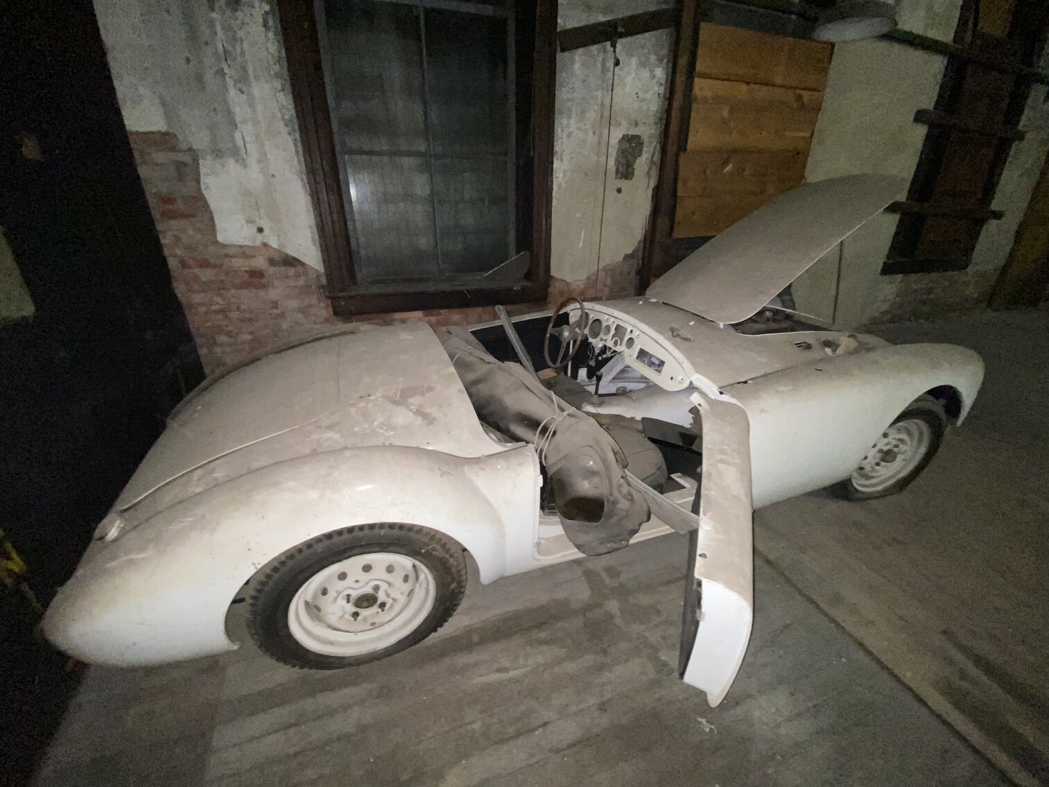 Image for Bridgeport, WV – Antique Cars & Vintage Advertising Signs!