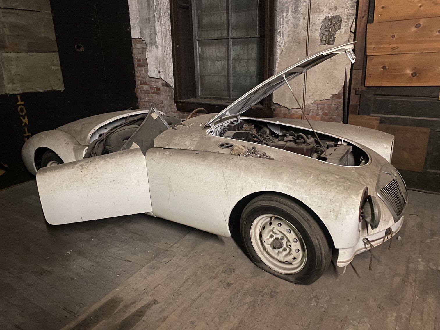 Image for Bridgeport, WV – Antique Cars & Vintage Advertising Signs!