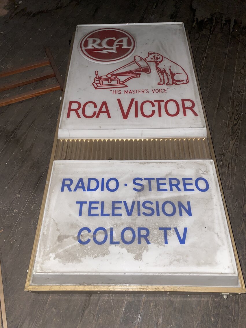 Image for Bridgeport, WV – Antique Cars & Vintage Advertising Signs!