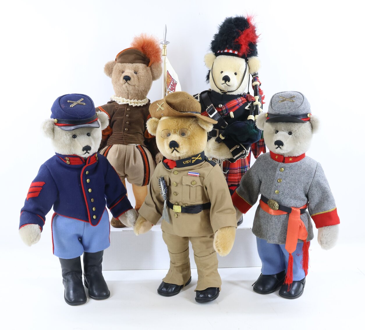 Image for Steiff, German, English, Antique, Artist Bears and Animals | May 24, 2023 at 8:00 PM