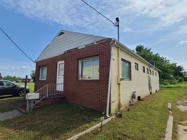 Image for Stand Alone 3,100 +/- SF Building In Light Manufacturing District Available in Salem