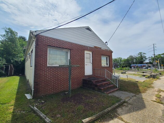 Image for Stand Alone 3,100 +/- SF Building In Light Manufacturing District Available in Salem