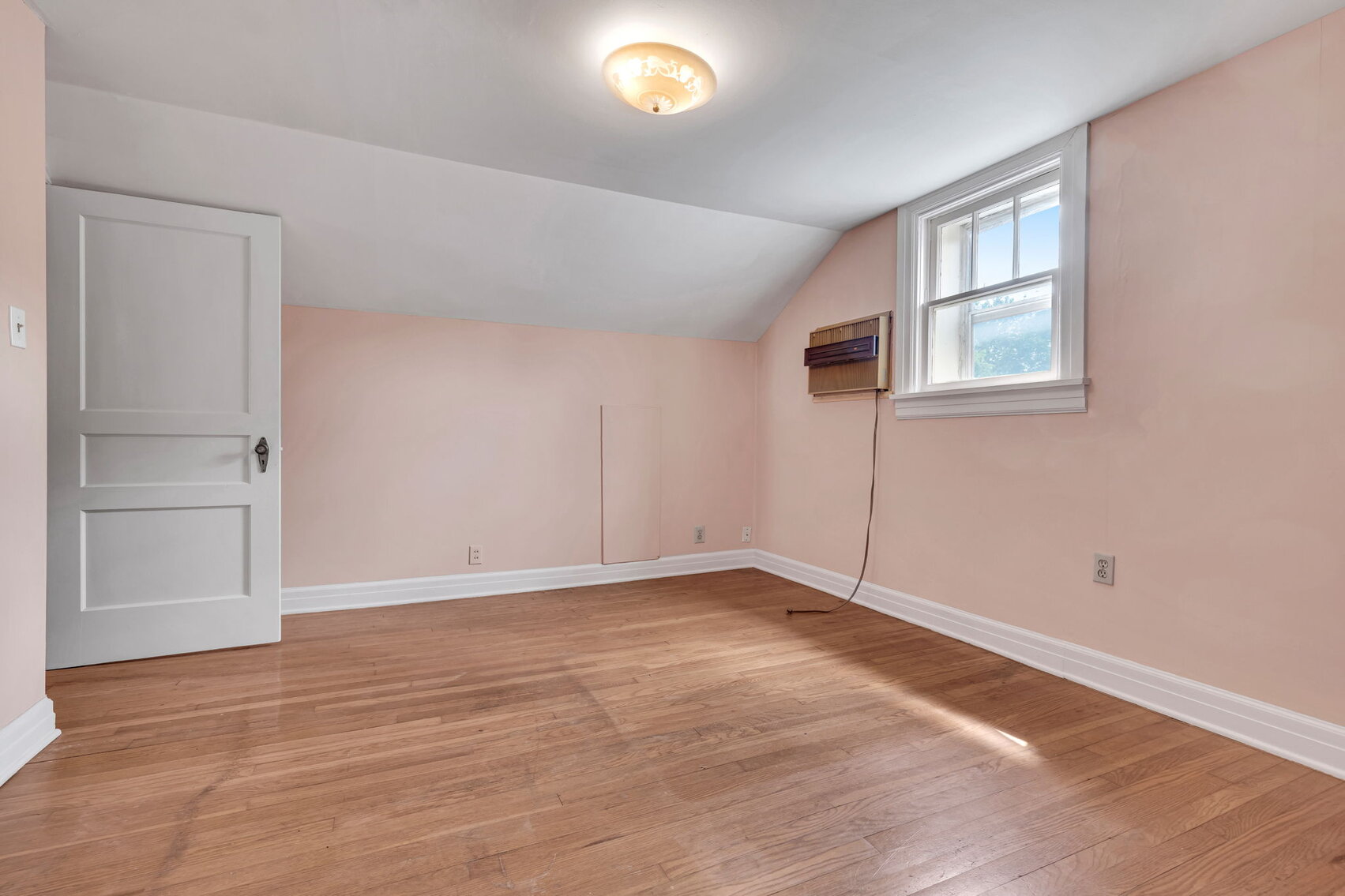 Image for Downtown Centerville - W. Swan Estate / 2,352 sq ft - 4BR's 2BA's