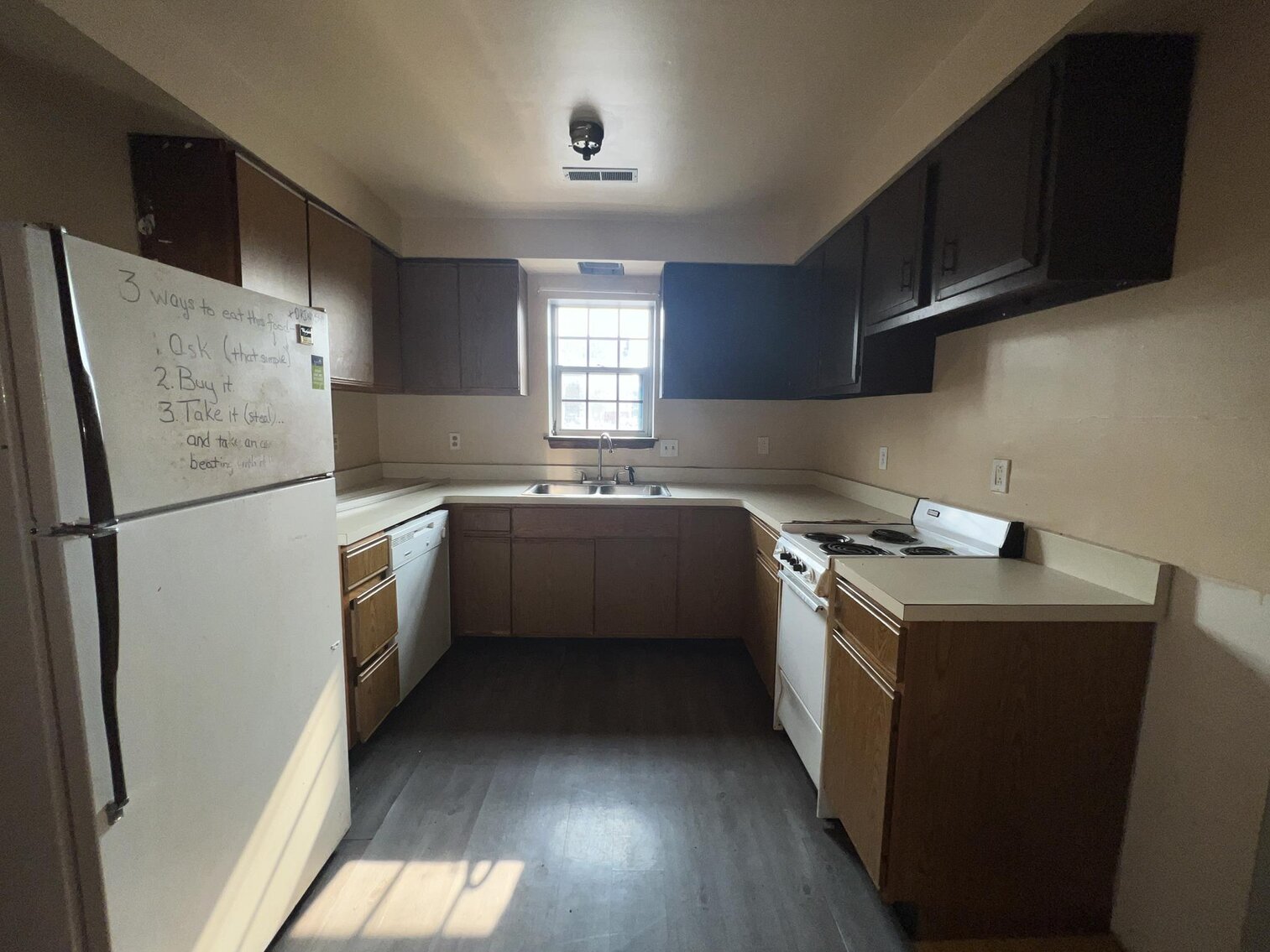 Image for SOLD $143,000 - Commercial Building with Apartments on MacCorkle Avenue