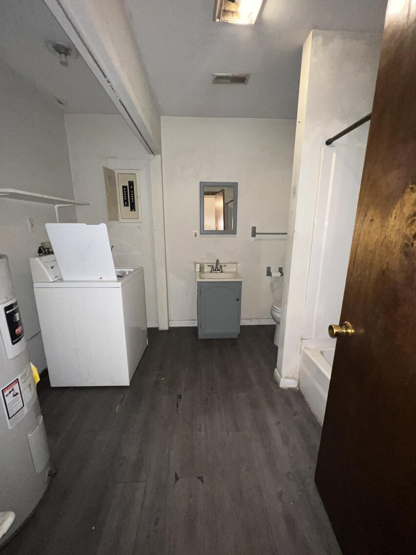 Image for SOLD $143,000 - Commercial Building with Apartments on MacCorkle Avenue