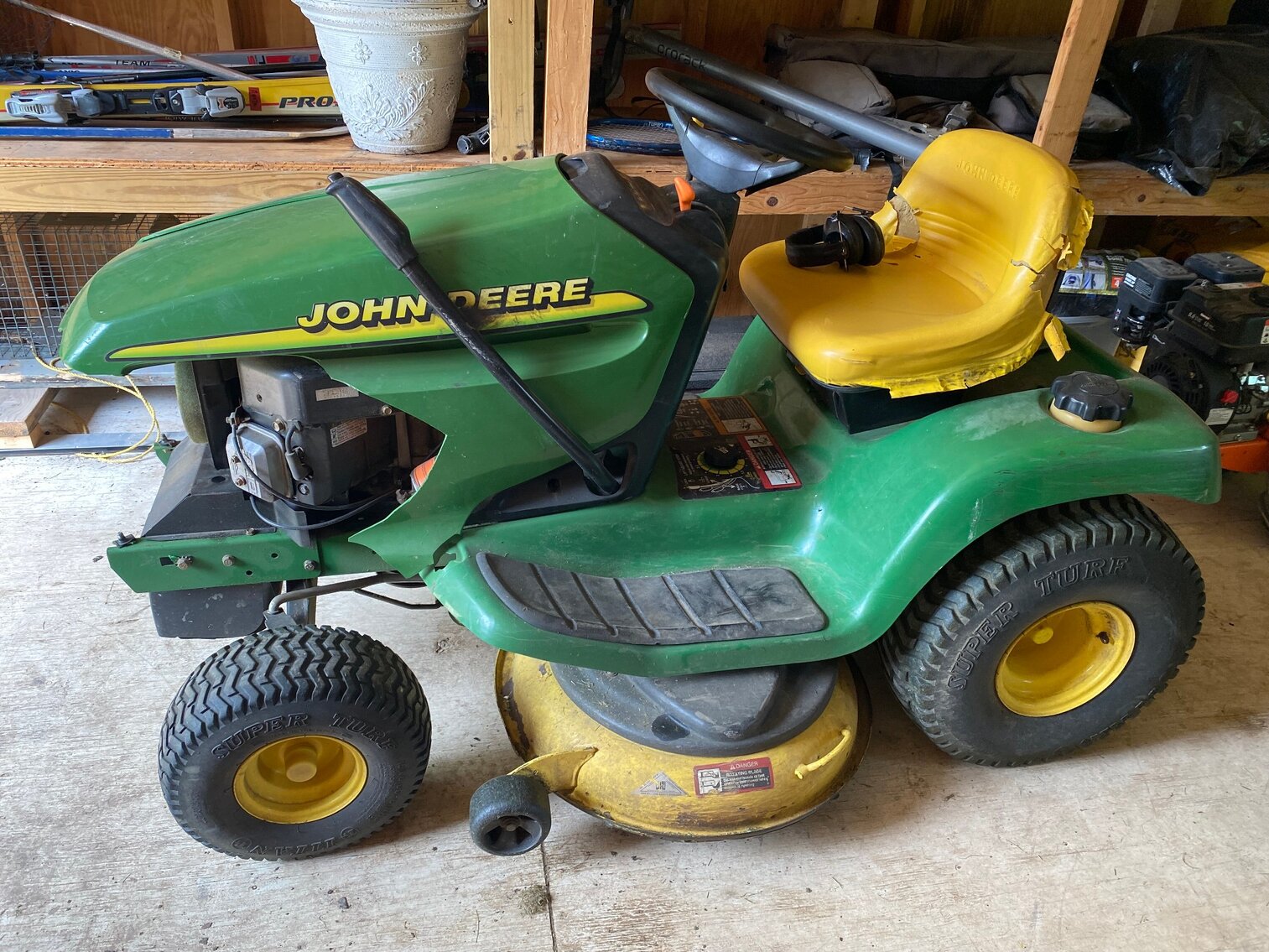 Fairmont, WV Moving Auction Massey Ferguson 1423 w/loader, ’05