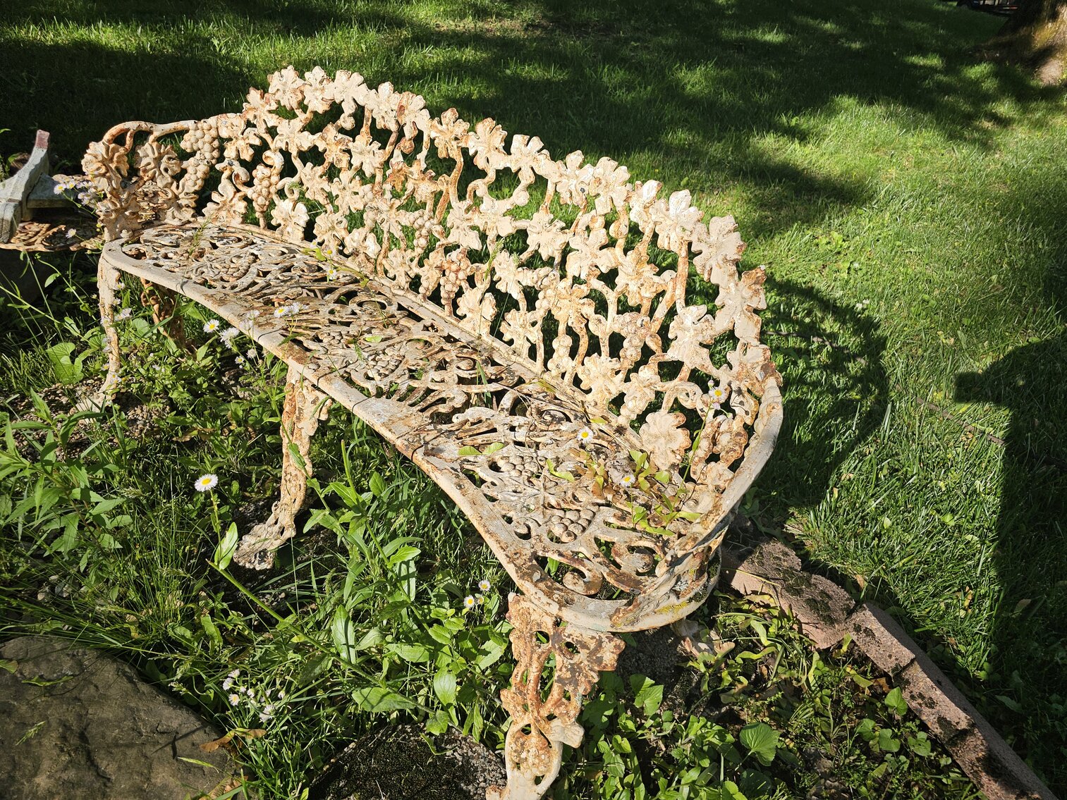 Image for Beckley, WV – Blenko Glass, Fenton Glass, Furniture, Tools, and Much More!