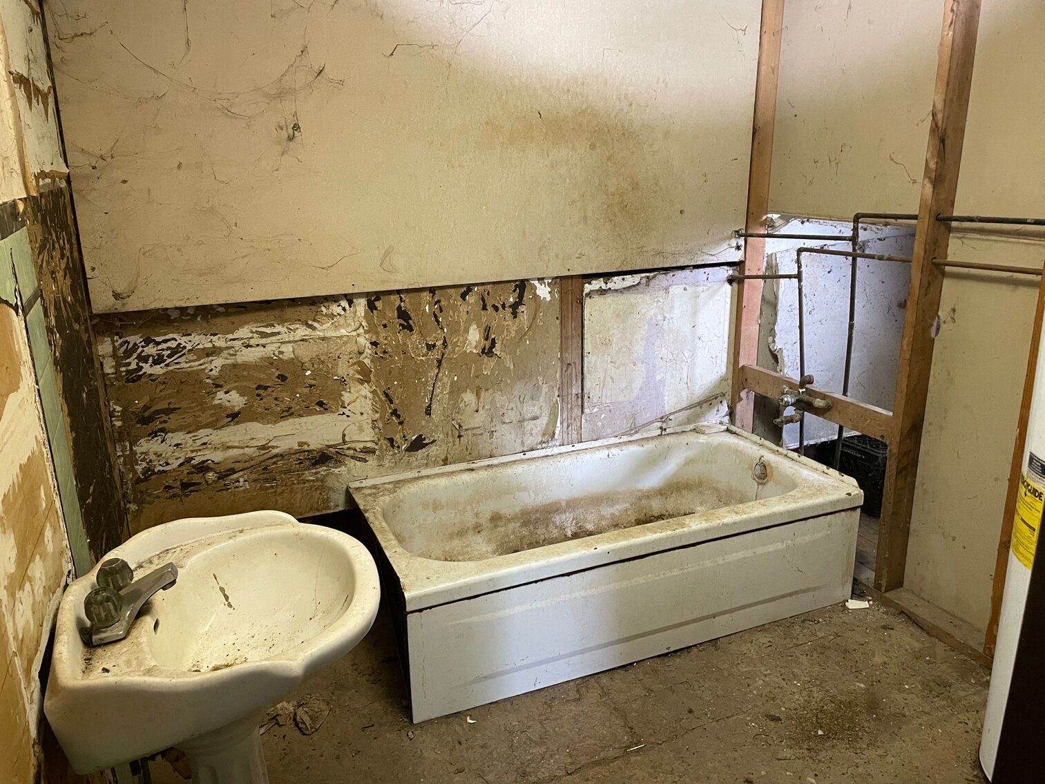 Image for SOLD $28,600 - 3 Bedroom Project Home Near the Ohio River