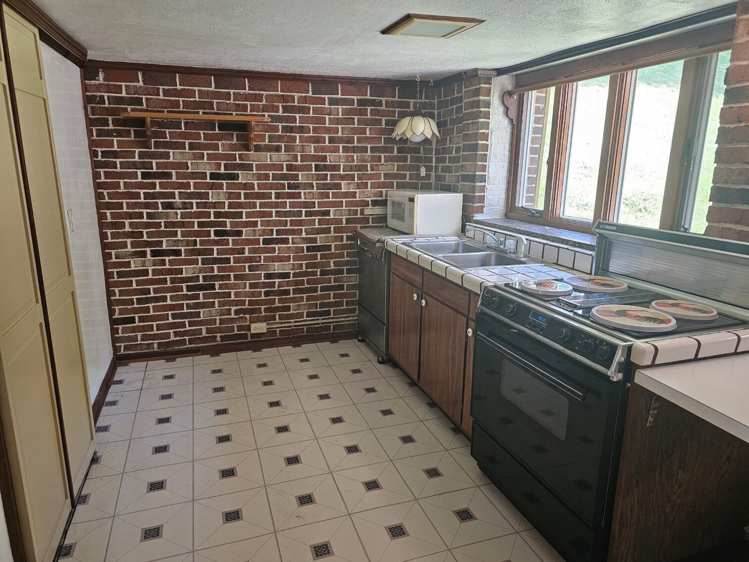 Image for SOLD $277,750 - Two Homes and Commercial Building in Beckley Selling to The Highest Bidder