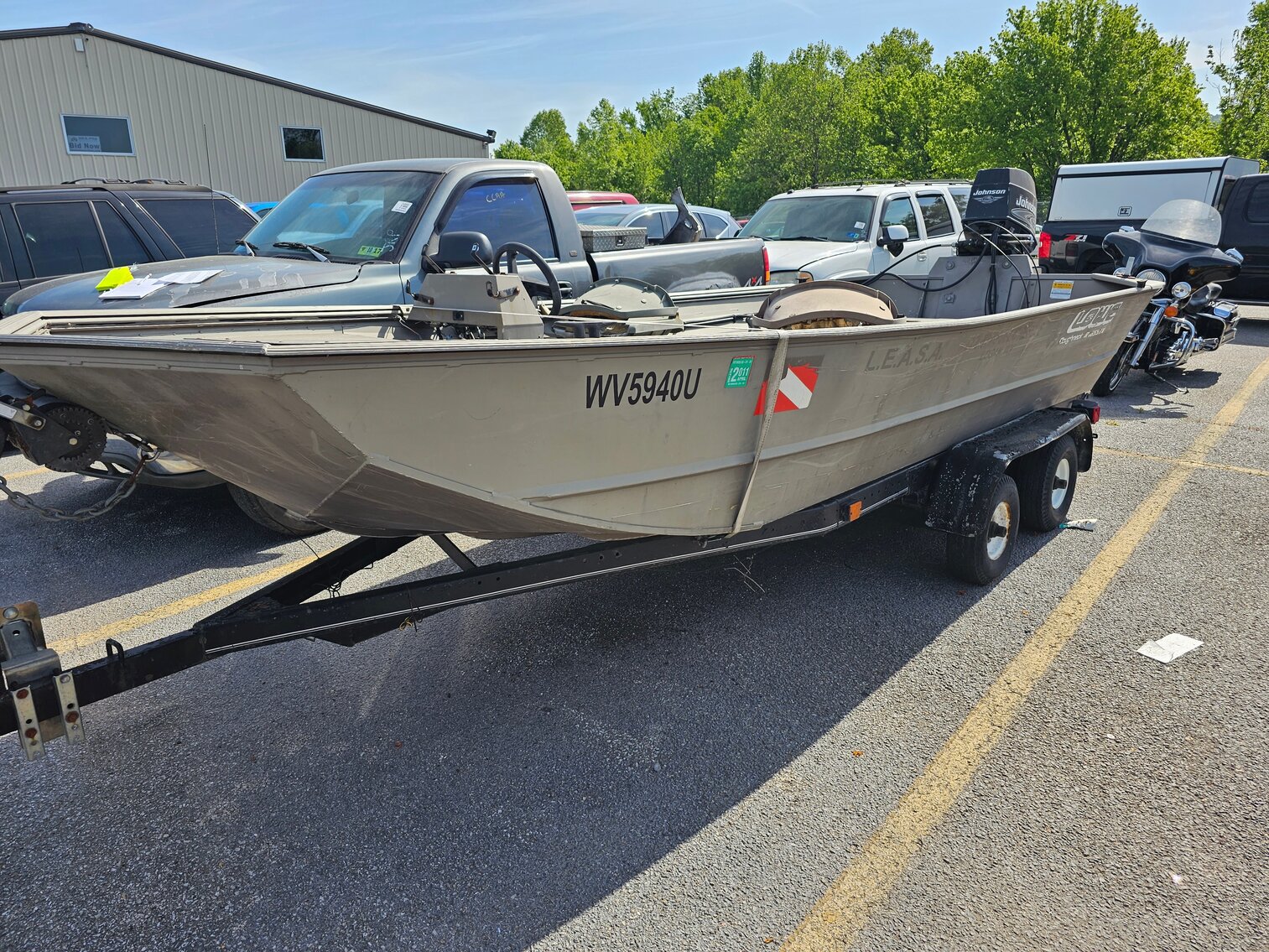 Image for St Albans, WV – ’13 International Box Truck, ’01 Chevy 1500, Lowe Boat w/Trailer, '97 Range Rover, and more!