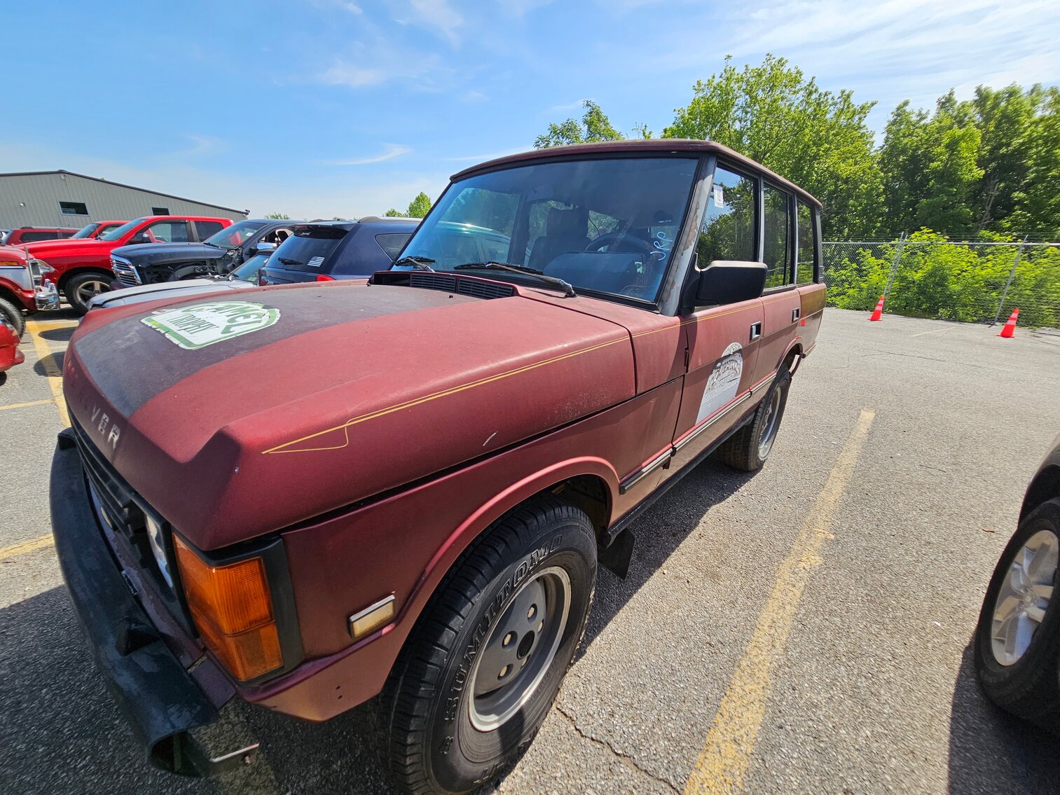 Image for St Albans, WV – ’13 International Box Truck, ’01 Chevy 1500, Lowe Boat w/Trailer, '97 Range Rover, and more!