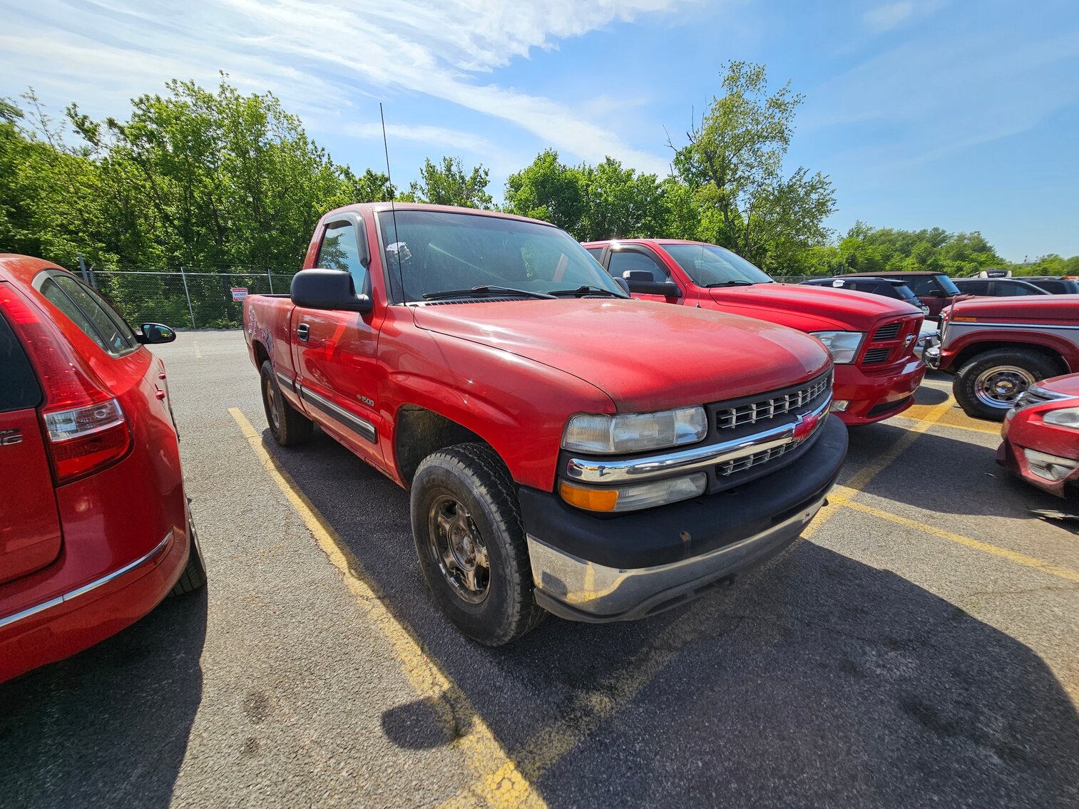 Image for St Albans, WV – ’13 International Box Truck, ’01 Chevy 1500, Lowe Boat w/Trailer, '97 Range Rover, and more!