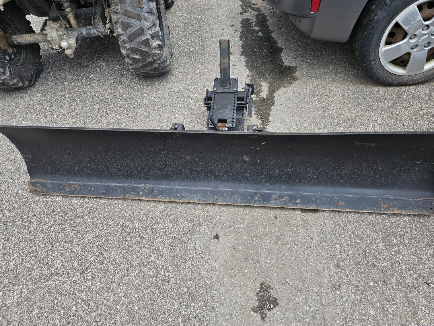 Image for St Albans, WV – ’13 International Box Truck, ’01 Chevy 1500, Lowe Boat w/Trailer, '97 Range Rover, and more!