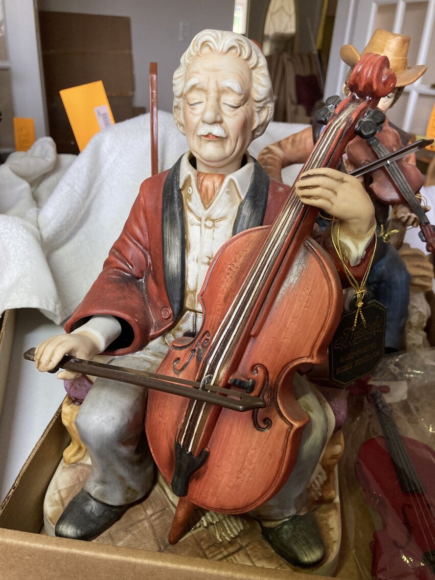 Image for Morgantown, WV – Complete Household Auction! Quality Home Furnishings & Décor, H&D Designs Weaving Loom & Supplies, Figurines, Glassware, China, and More!
