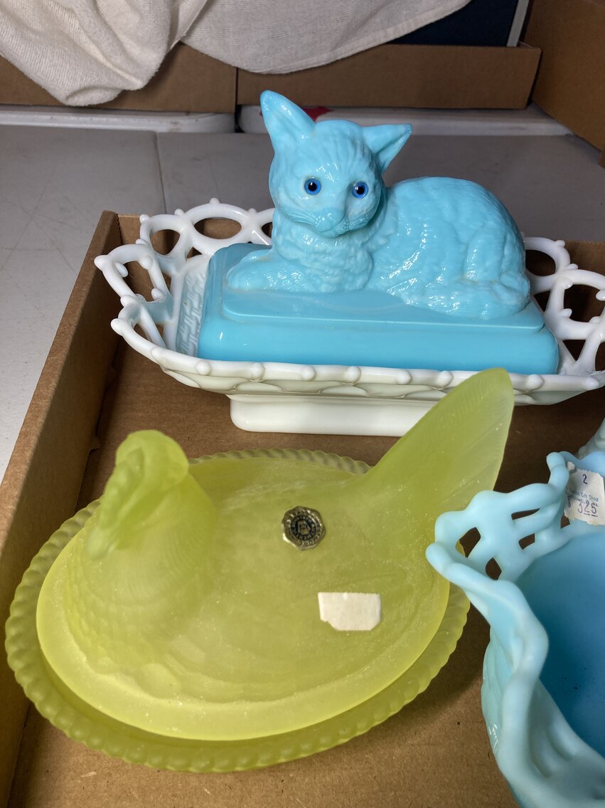 Image for Morgantown, WV – Complete Household Auction! Quality Home Furnishings & Décor, H&D Designs Weaving Loom & Supplies, Figurines, Glassware, China, and More!