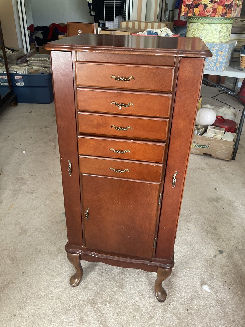 Image for Morgantown, WV – Complete Household Auction! Quality Home Furnishings & Décor, H&D Designs Weaving Loom & Supplies, Figurines, Glassware, China, and More!
