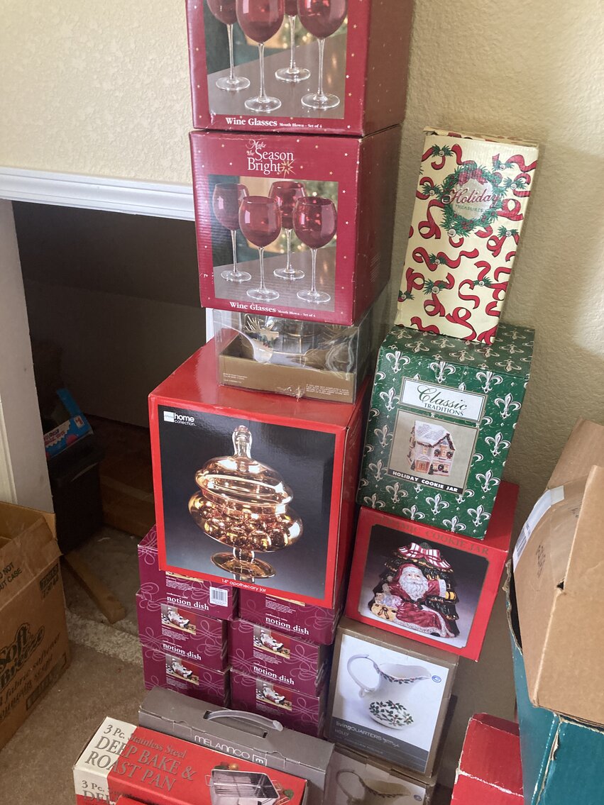 Image for Morgantown, WV – Complete Household Auction! Quality Home Furnishings & Décor, H&D Designs Weaving Loom & Supplies, Figurines, Glassware, China, and More!