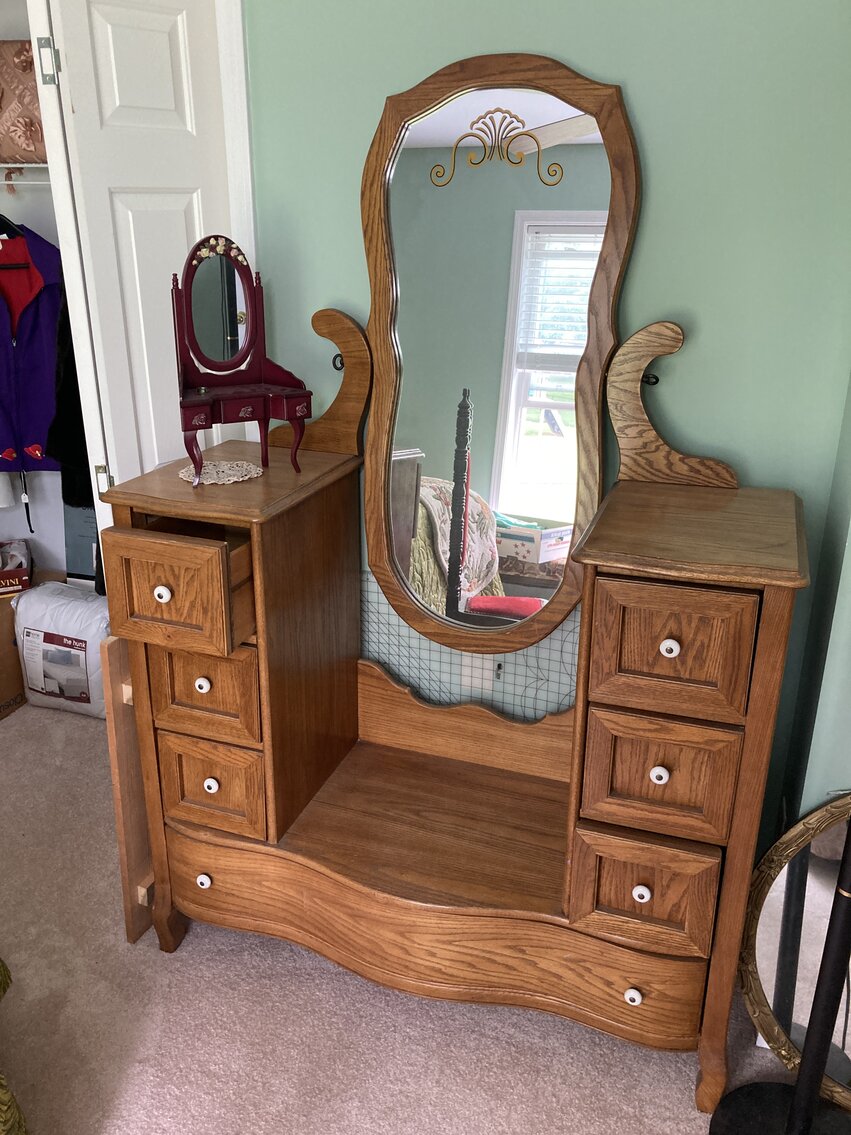 Image for Morgantown, WV – Complete Household Auction! Quality Home Furnishings & Décor, H&D Designs Weaving Loom & Supplies, Figurines, Glassware, China, and More!