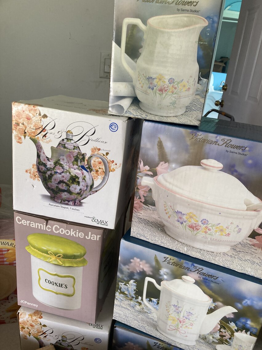 Image for Morgantown, WV – Complete Household Auction! Quality Home Furnishings & Décor, H&D Designs Weaving Loom & Supplies, Figurines, Glassware, China, and More!