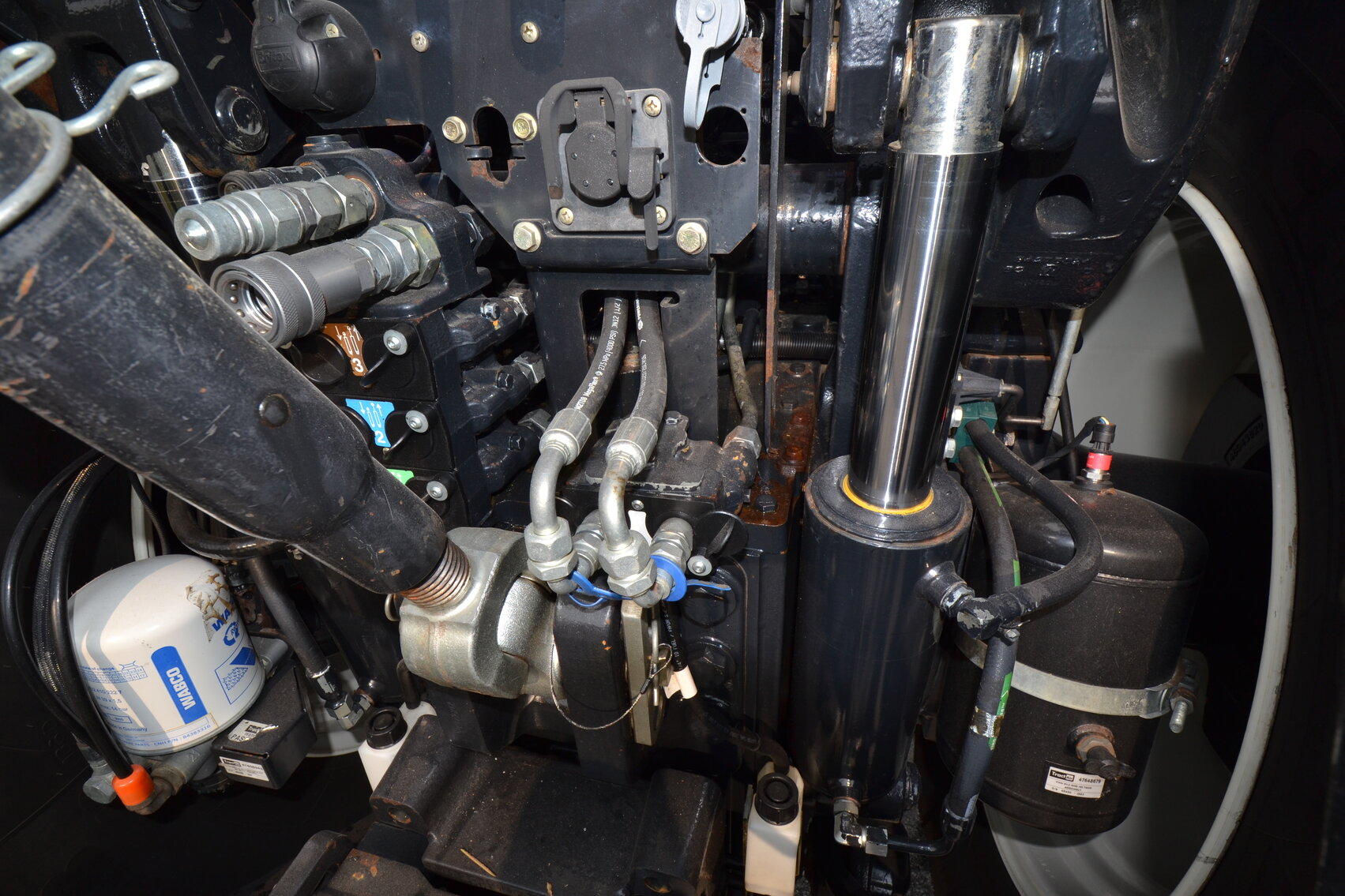 Image for 2016 NEW HOLLAND T8.435