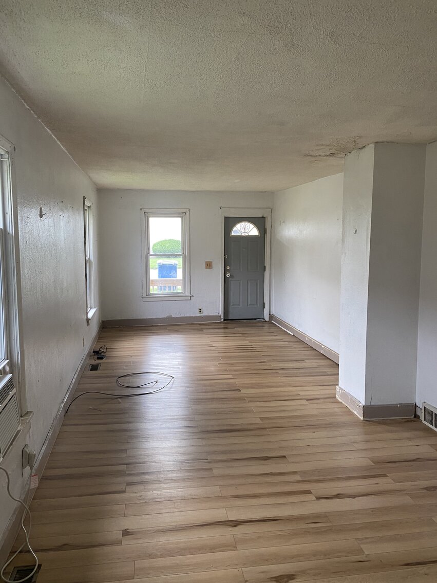 MINIMUM BID AUCTION 39,000! 6105 N Detroit