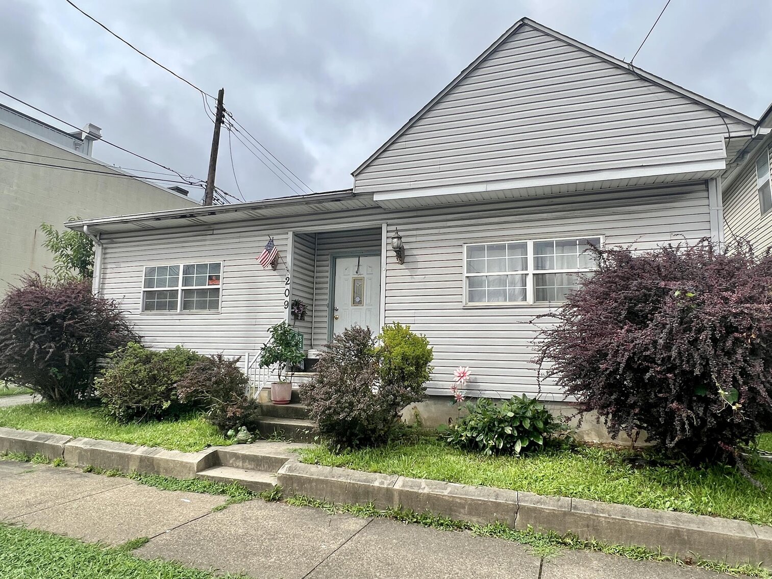 Image for SOLD $41,800 - 3 Bedroom Near Downtown Charleston