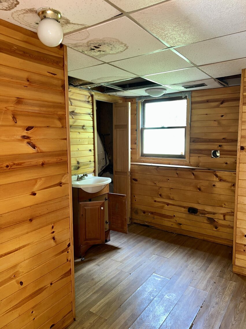 Image for SOLD $132,000 - Home, 2 Mobile Homes, & Garage Selling to the Highest Bidder