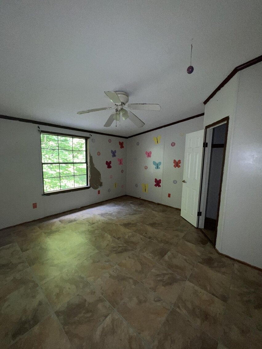 Image for SOLD $132,000 - Home, 2 Mobile Homes, & Garage Selling to the Highest Bidder