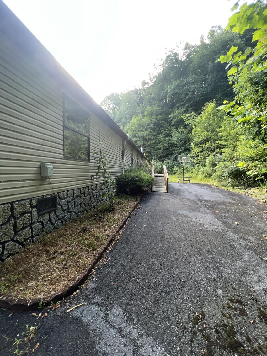 Image for SOLD $132,000 - Home, 2 Mobile Homes, & Garage Selling to the Highest Bidder