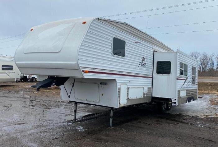 21 Campers: (8) 5th Wheel & (13) Travel Trailers