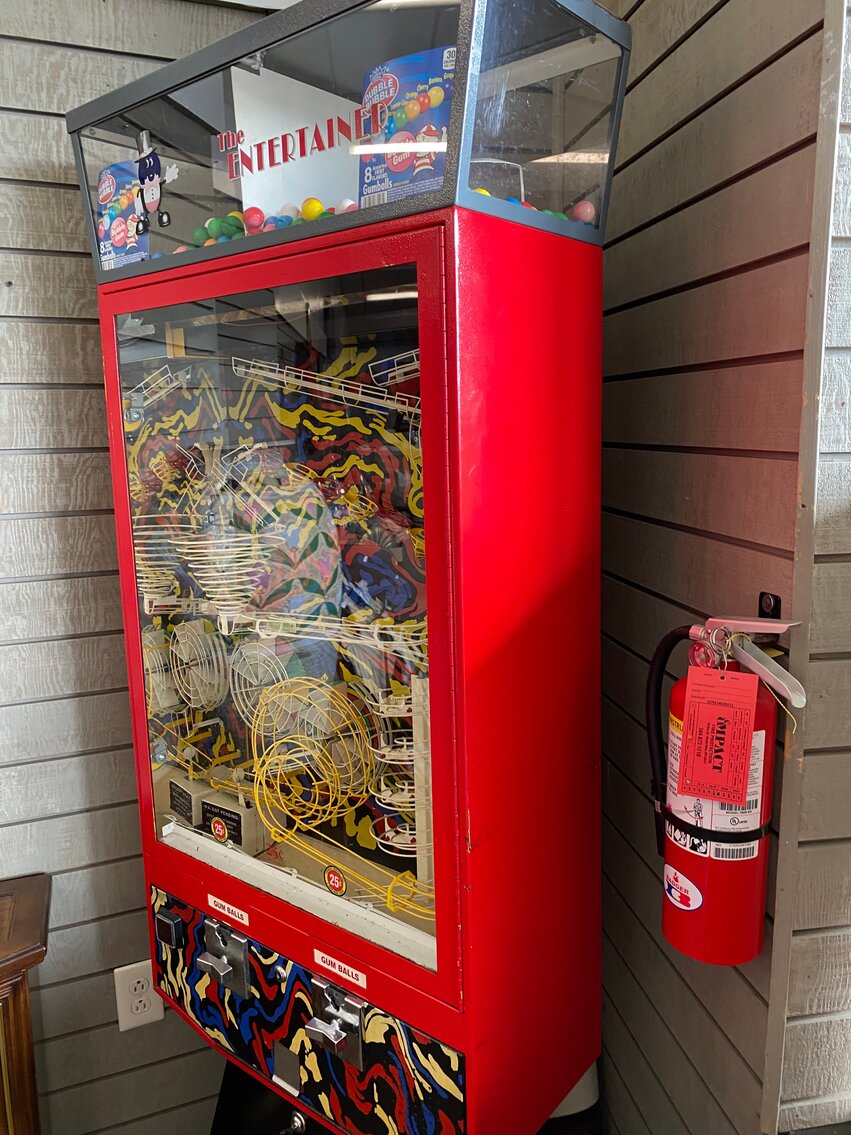 Image for Summersville, WV – Overstock Liquidation Auction! Vintage Items, Antiques, Collectibles, Novelty Items, and Much More!