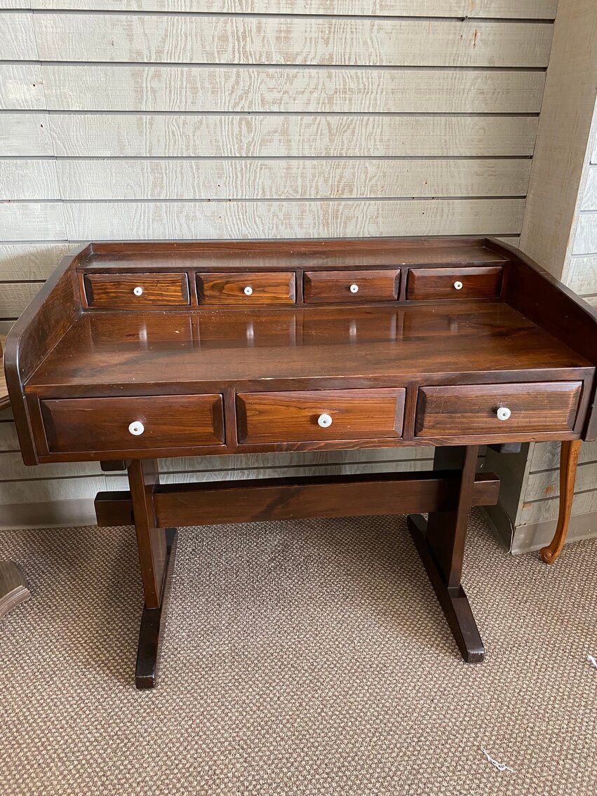 Image for Summersville, WV – Overstock Liquidation Auction! Vintage Items, Antiques, Collectibles, Novelty Items, and Much More!