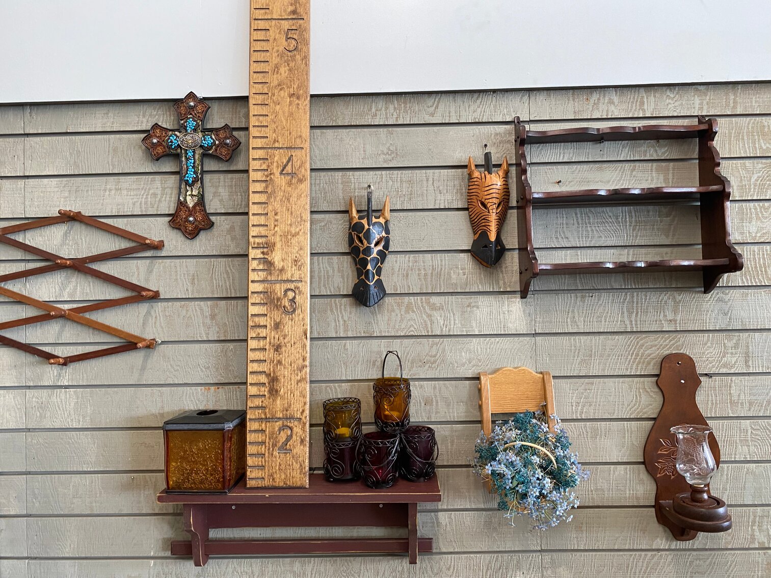 Image for Summersville, WV – Overstock Liquidation Auction! Vintage Items, Antiques, Collectibles, Novelty Items, and Much More!