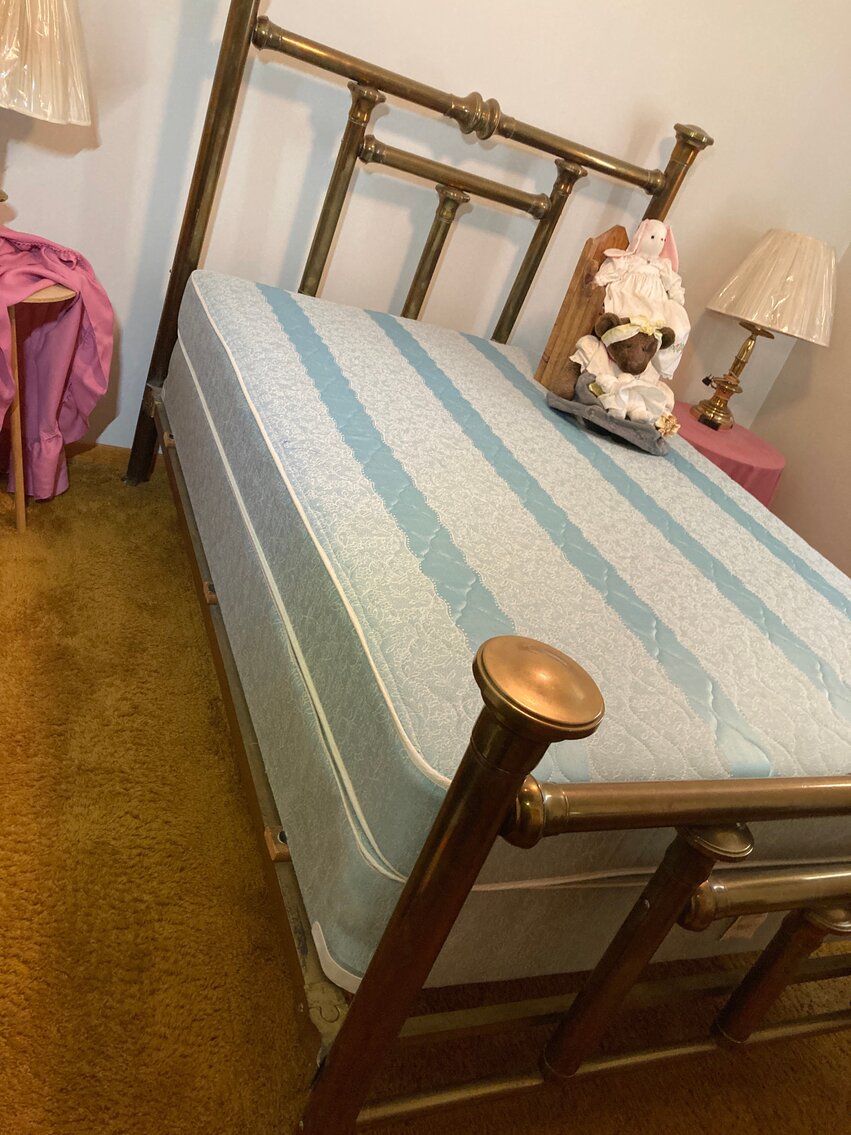 Image for Uniontown, PA – Moving Auction: 14’ Lund Aluminum Boat, Boat Accessories, Power Tools, Hand Tools, Lawn Furniture, and more!