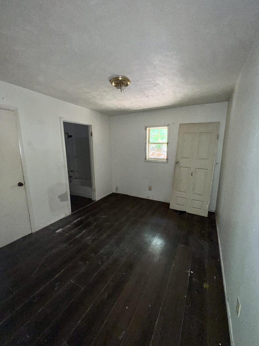 Image for SOLD $97,900 - Income Generating 4 Unit Apartment Building Near the VA Hospital