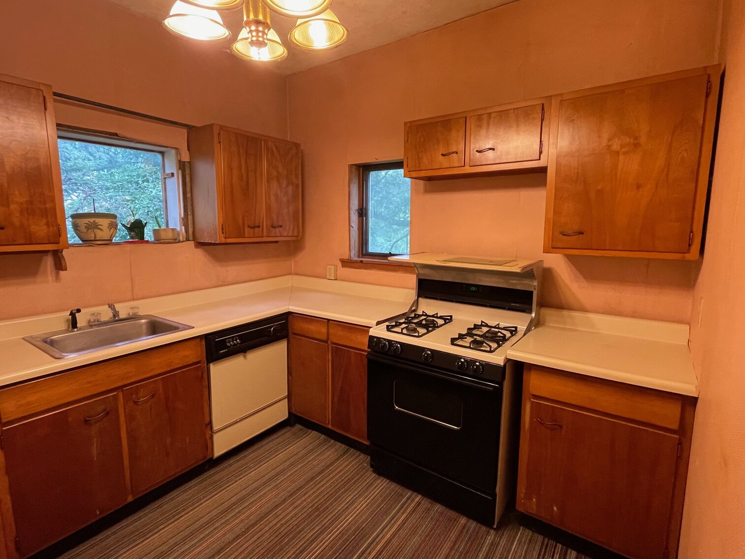 Image for SOLD $41,800 - 3 Bedroom in the South Hills Selling to the Highest Bidder