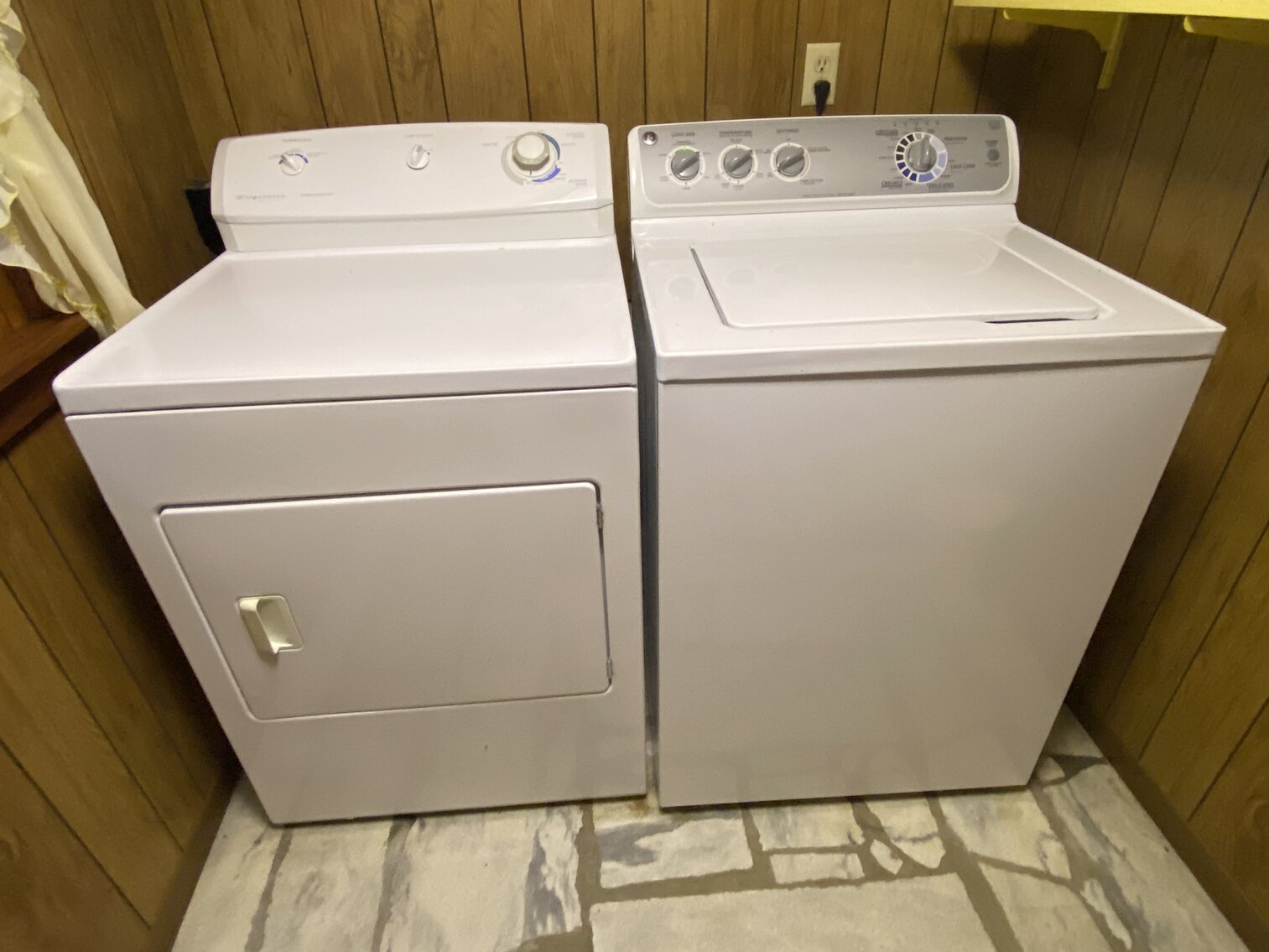 Image for Robert H. Fleenor Estate Sat. Aug. 26th @ 10:00 AM (PERSONAL PROPERTY ONLY) 16131 Fairview Rd. Bristol, Virginia 24201 * 