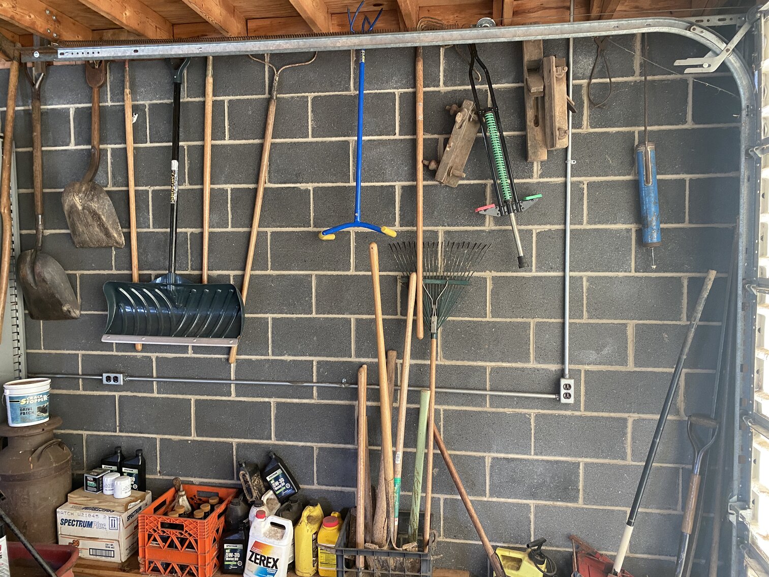 Image for Robert H. Fleenor Estate Sat. Aug. 26th @ 10:00 AM (PERSONAL PROPERTY ONLY) 16131 Fairview Rd. Bristol, Virginia 24201 * 