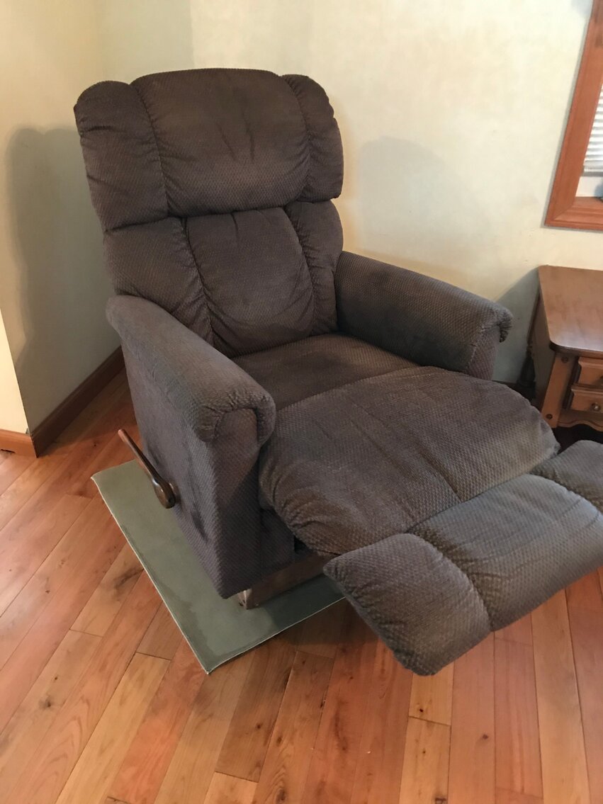 Image for Morgantown, WV – Moving Auction: ’08 Chevy Equinox, ’11 JD X530 Tractor, Tools, Power Tools, Household Items, Décor Items, Furniture, and More!