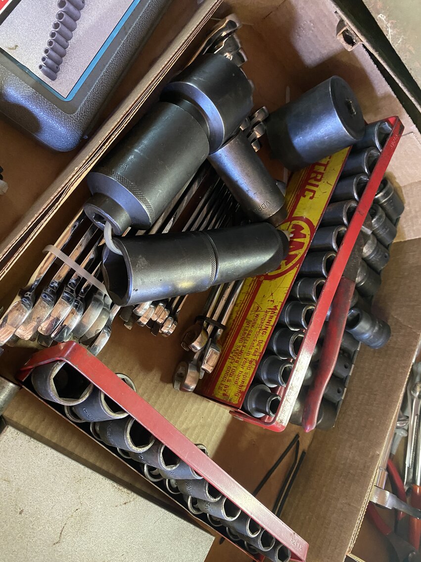 Image for Robert H. Fleenor Estate Sat. Aug. 26th @ 10:00 AM (PERSONAL PROPERTY ONLY) 16131 Fairview Rd. Bristol, Virginia 24201 * 