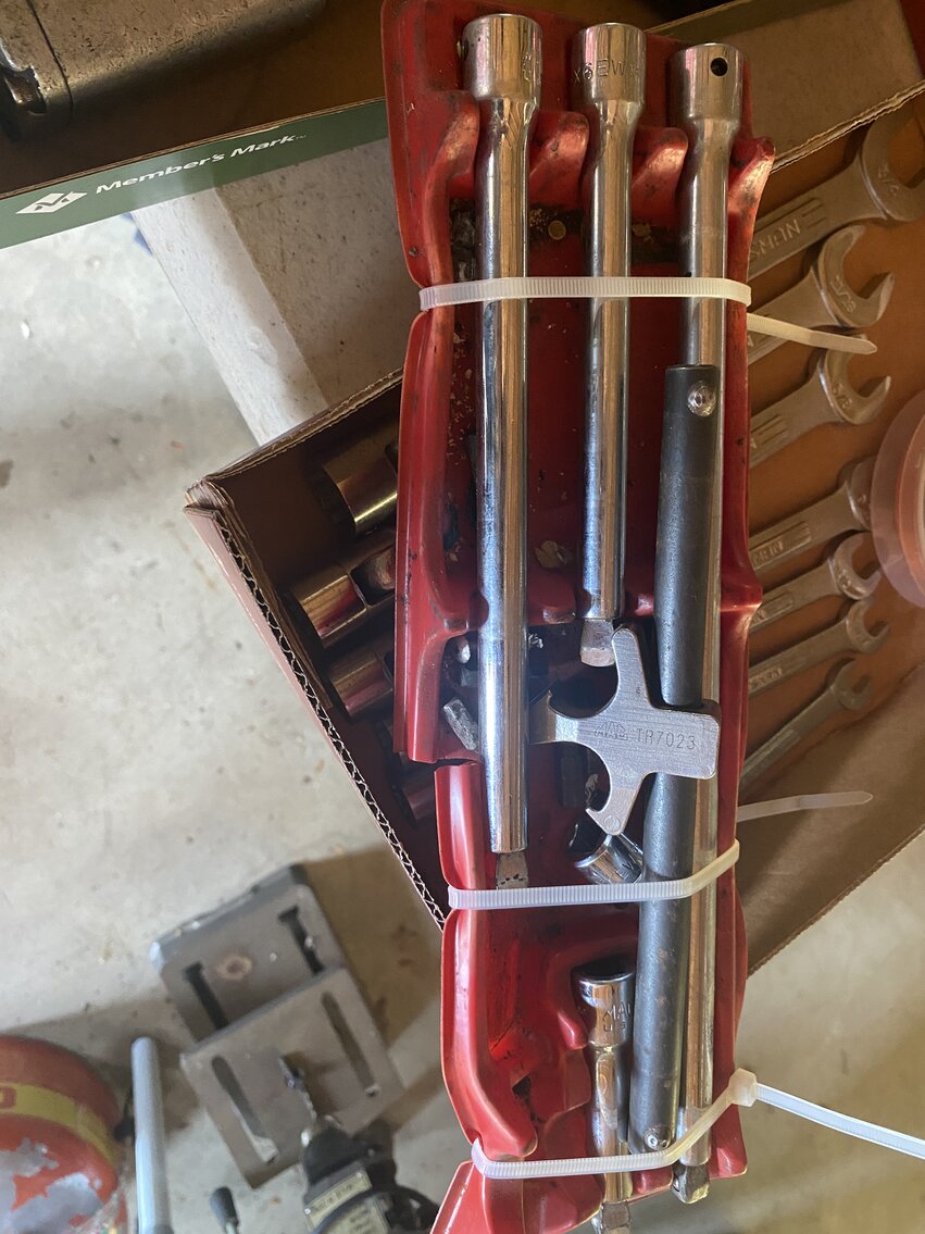 Image for Robert H. Fleenor Estate Sat. Aug. 26th @ 10:00 AM (PERSONAL PROPERTY ONLY) 16131 Fairview Rd. Bristol, Virginia 24201 * 