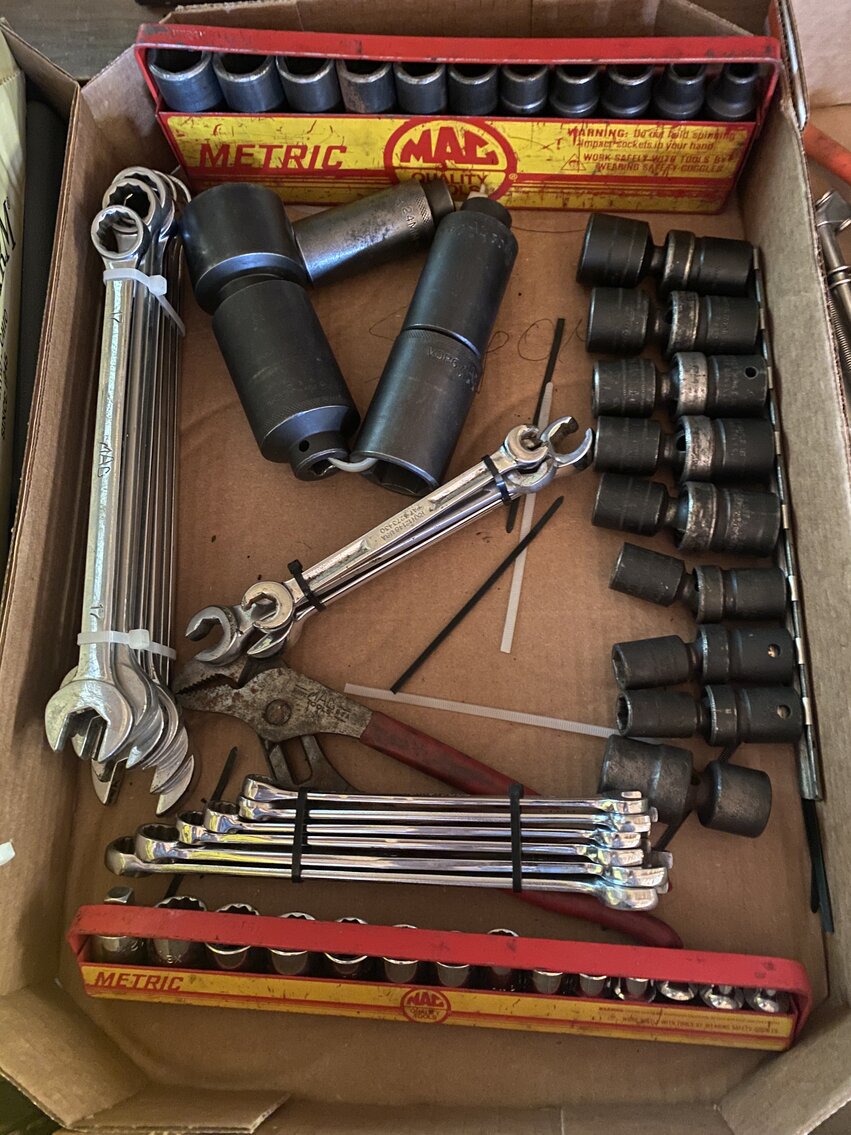 Image for Robert H. Fleenor Estate Sat. Aug. 26th @ 10:00 AM (PERSONAL PROPERTY ONLY) 16131 Fairview Rd. Bristol, Virginia 24201 * 