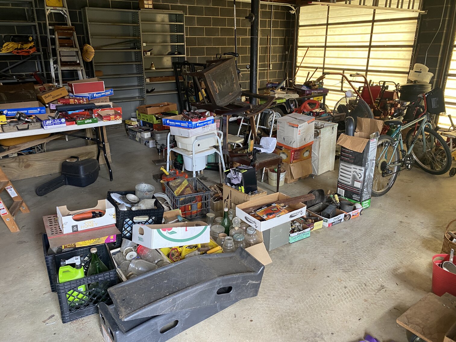 Image for Robert H. Fleenor Estate Sat. Aug. 26th @ 10:00 AM (PERSONAL PROPERTY ONLY) 16131 Fairview Rd. Bristol, Virginia 24201 * 