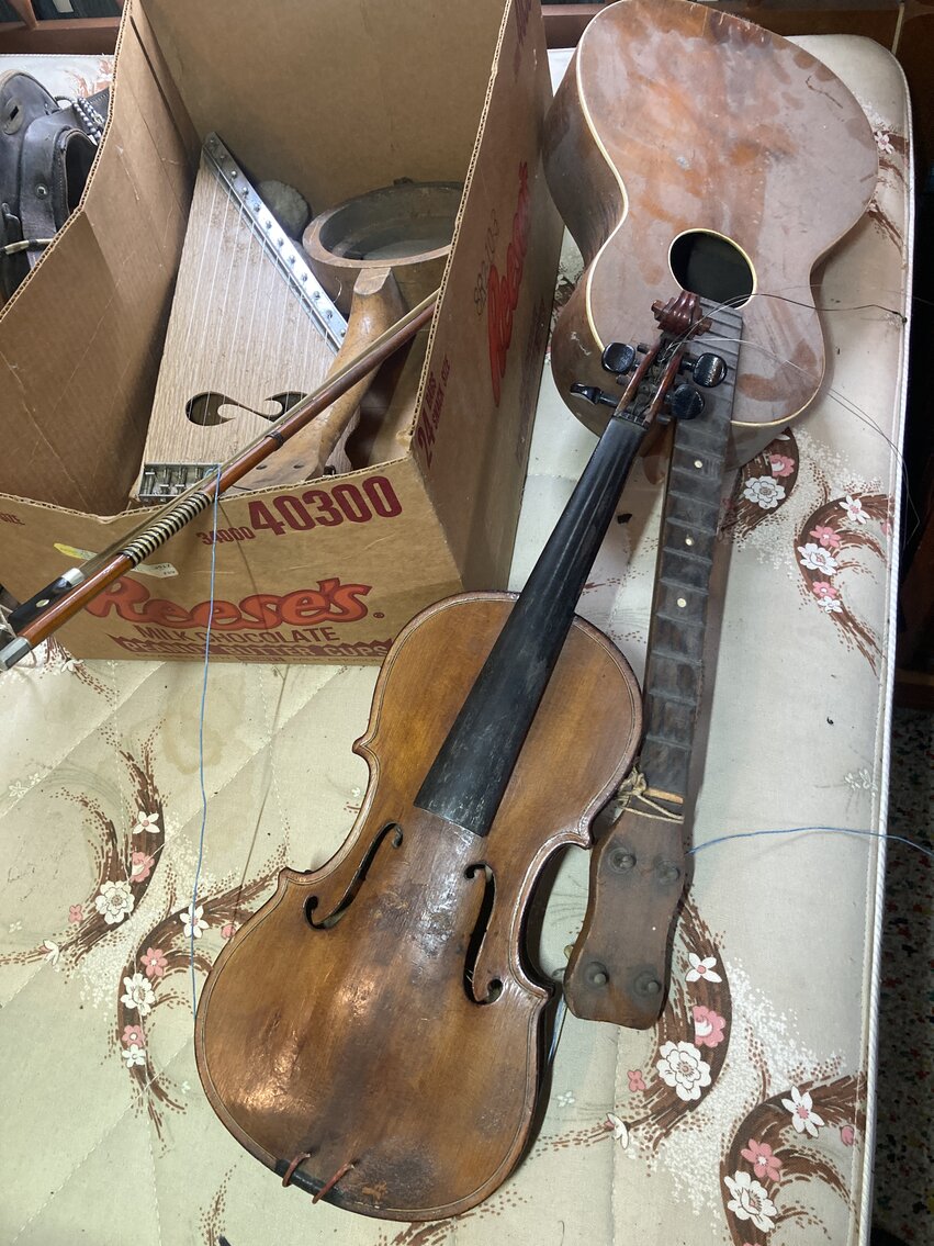 Image for Mather, PA – Antiques & Collectibles, Glassware, China, Kitchen Items, Sterling Jewelry, Lawn & Garden Items