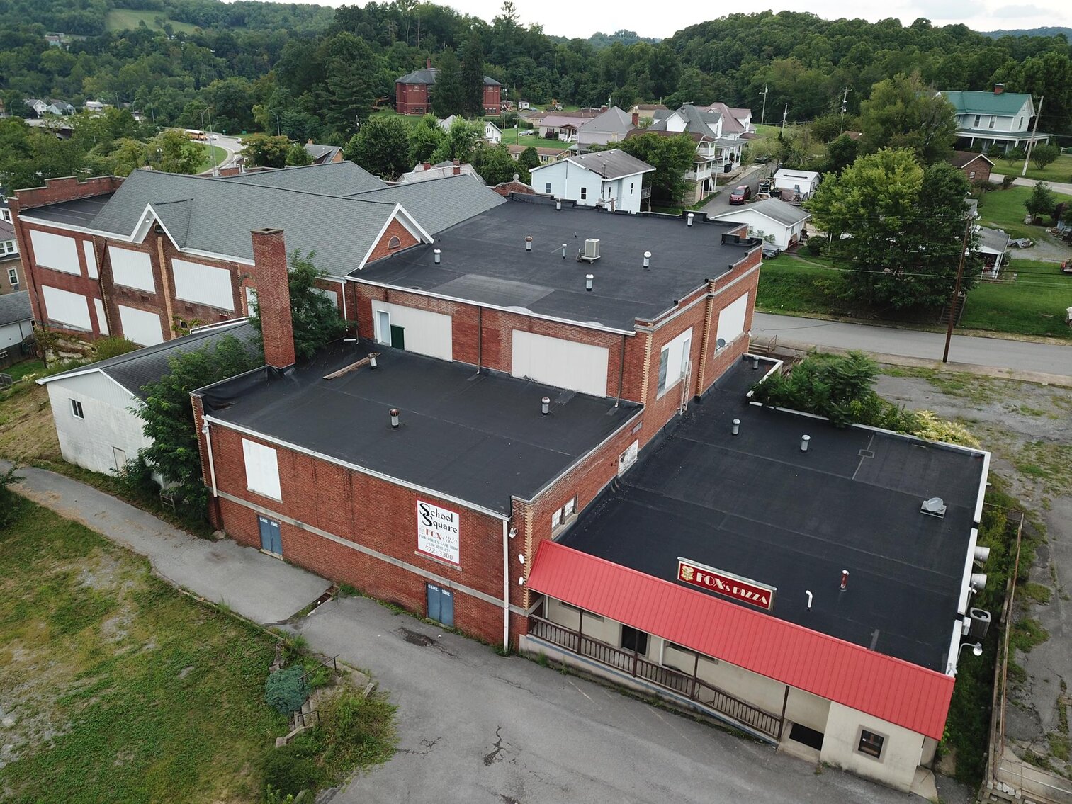 SOLD 50,000 The Former Shinnston Elementary/Fox’s Pizza